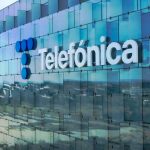 Actualités économiques et technologiques mondiales : suppressions d’emplois, investissements IA et régulations commerciales